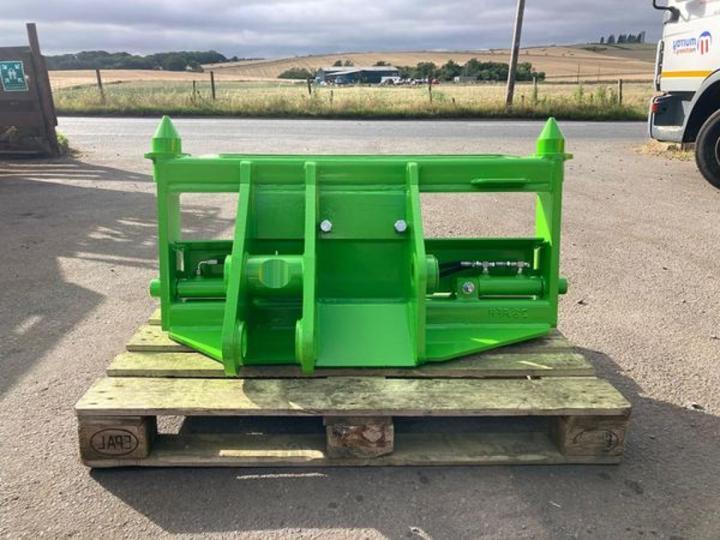 Merlo TF 42.7 tier 5 to Pin and Cone Quick Hitch Adaptor